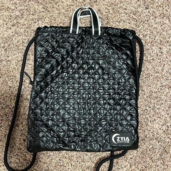 Zyia active quilted drawstring backpack.  Very good condition - Picture 2 of 6